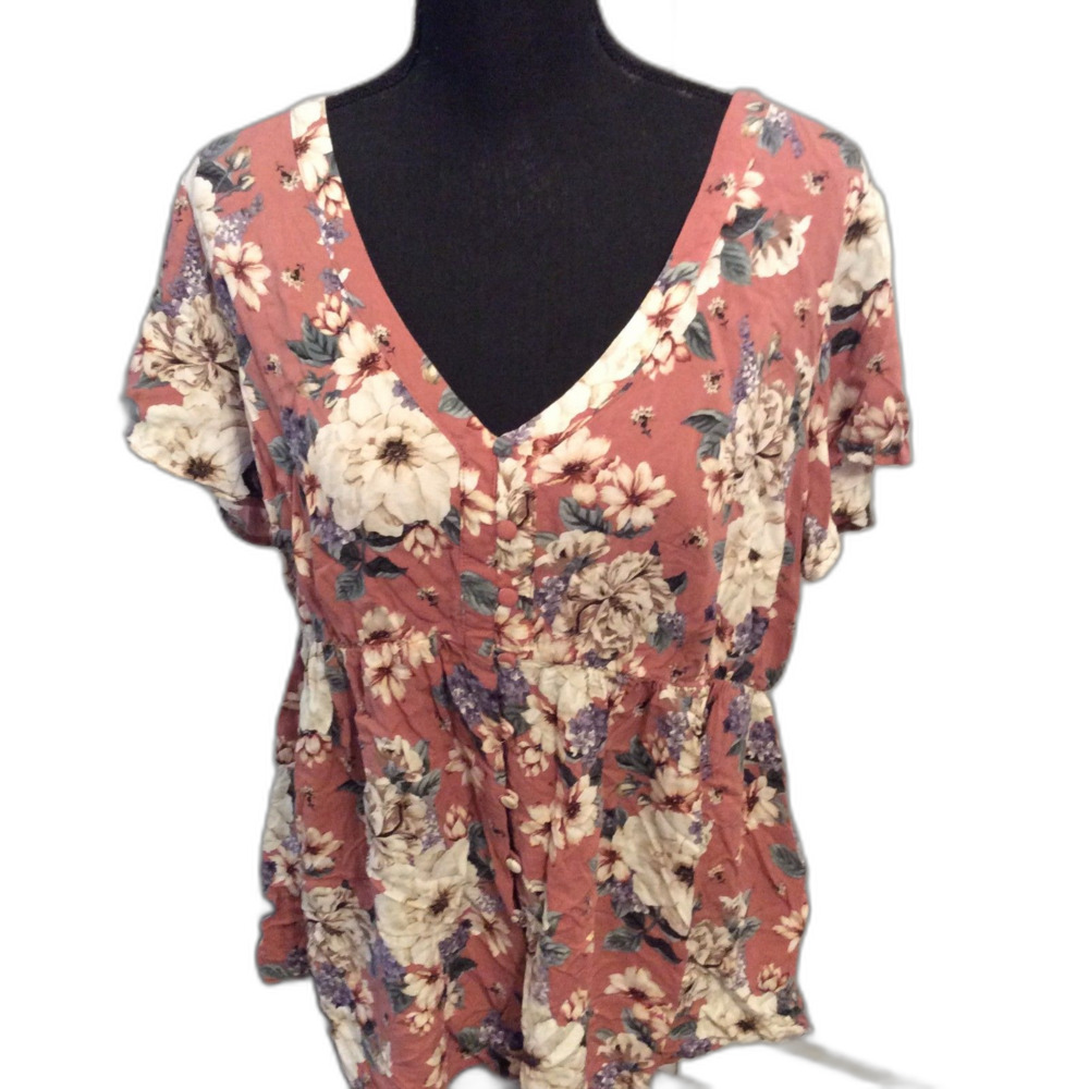 Torrid Plus 1X V Neck Floral romantic Cottagecore Button front Flutter Sleeve
